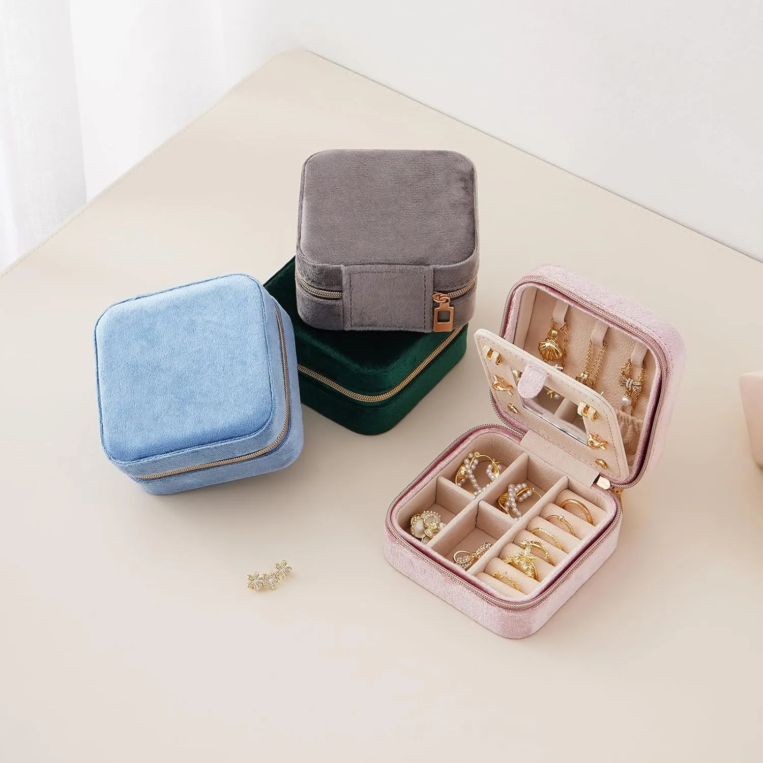 CASEGRACE Travel Jewelry Case, Plush Velvet Jewelry Box Small Jewelry Travel Organizer Display Rings Necklace Bracelet Earrings Storage Case for Women, Gray