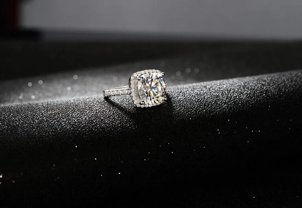 Jewelry 3 Carat VVS1 Simulated Diamond Engagement Ring for Women Silver Wedding Jewelry