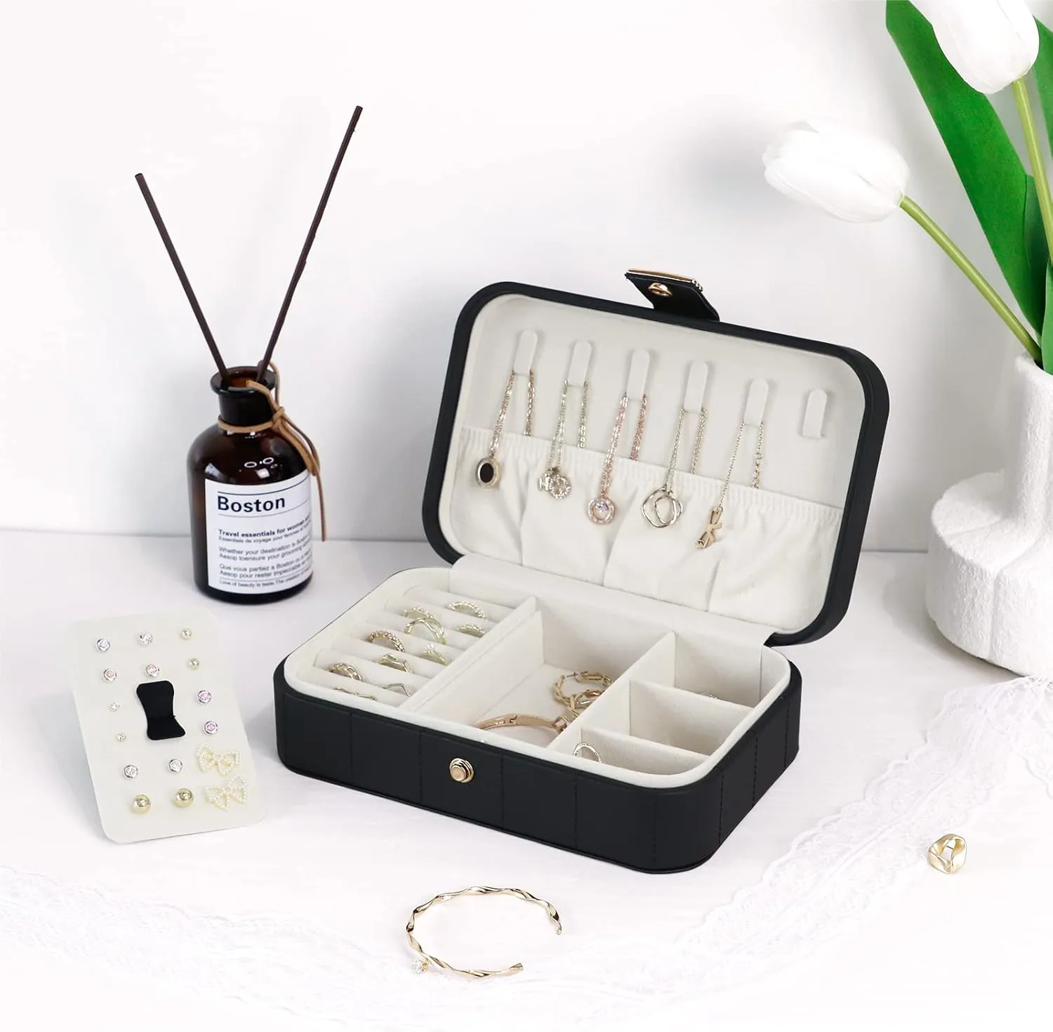 KAMIER Pu Leather Jewelry Box | Travel Diamond Quilted Jewelry Case Storage for Ring Earrings Necklace | Luxury Portable Jewelry Organizer for Women Girls(Black)