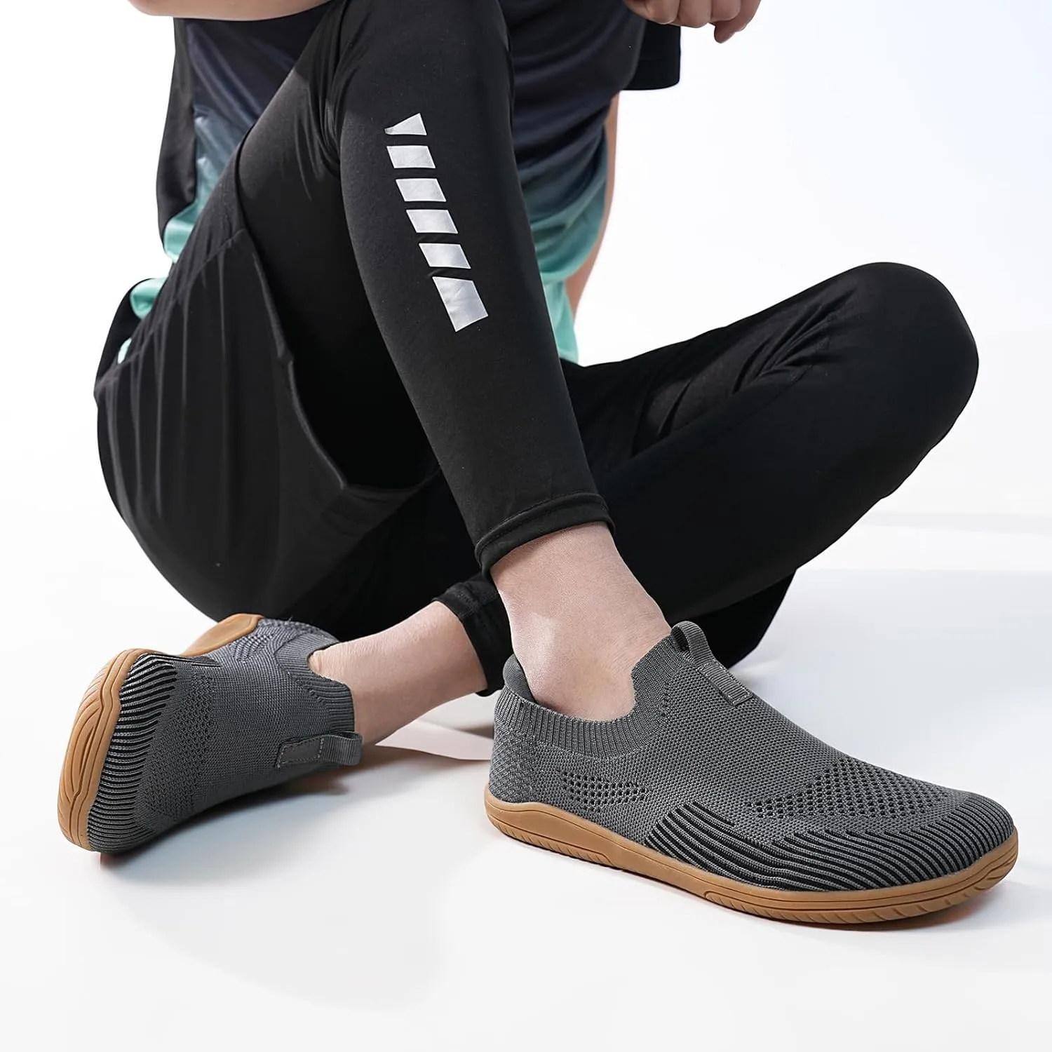 Slip-on Barefoot Shoes Men Minimalist Wide Toe Zero Drop Walking Shoes Lightweight Barefoot Feel & Breathable for Walking Running All Day Wear