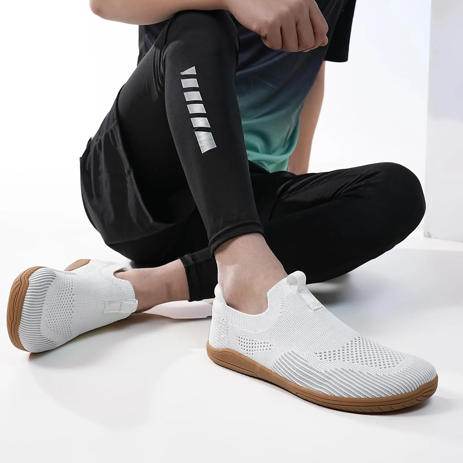 Slip-on Barefoot Shoes Men Minimalist Wide Toe Zero Drop Walking Shoes Lightweight Barefoot Feel & Breathable for Walking Running All Day Wear