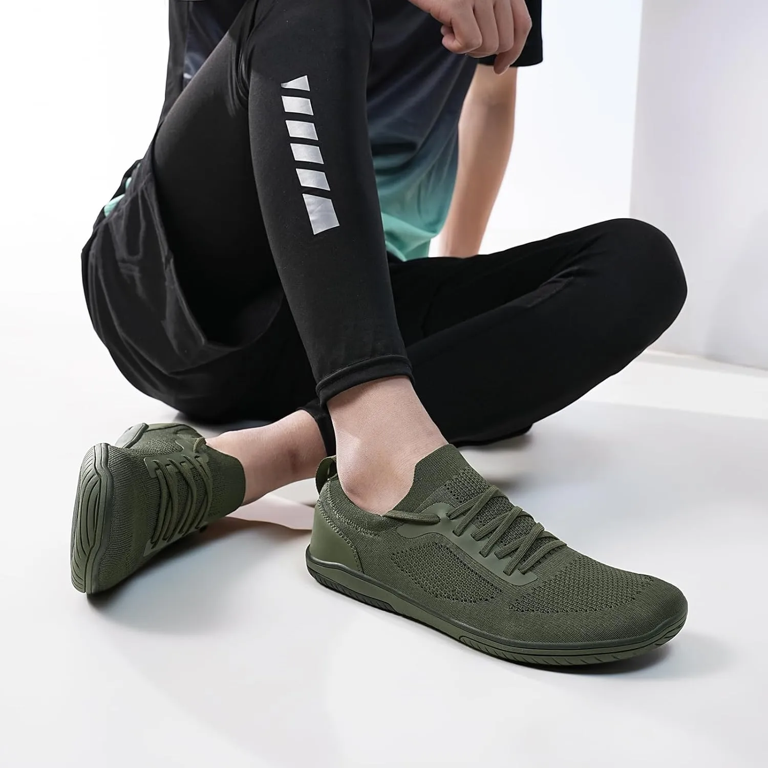 Slip-on Barefoot Shoes Men Minimalist Wide Toe Zero Drop Walking Shoes Lightweight Barefoot Feel & Breathable for Walking Running All Day Wear