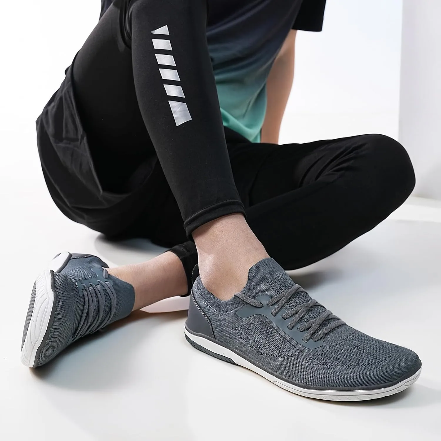 Slip-on Barefoot Shoes Men Minimalist Wide Toe Zero Drop Walking Shoes Lightweight Barefoot Feel & Breathable for Walking Running All Day Wear