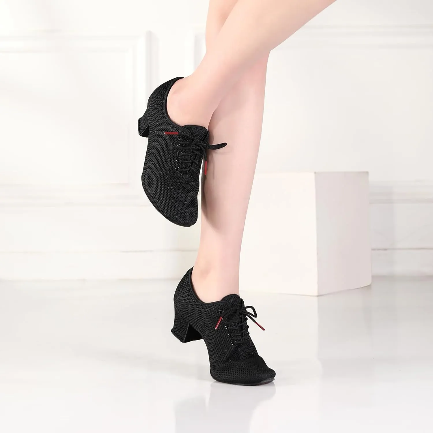 Women's Dance Shoes Close Toe Low Heel Lace up Latin Salsa Ballroom Practice Teaching Shoes