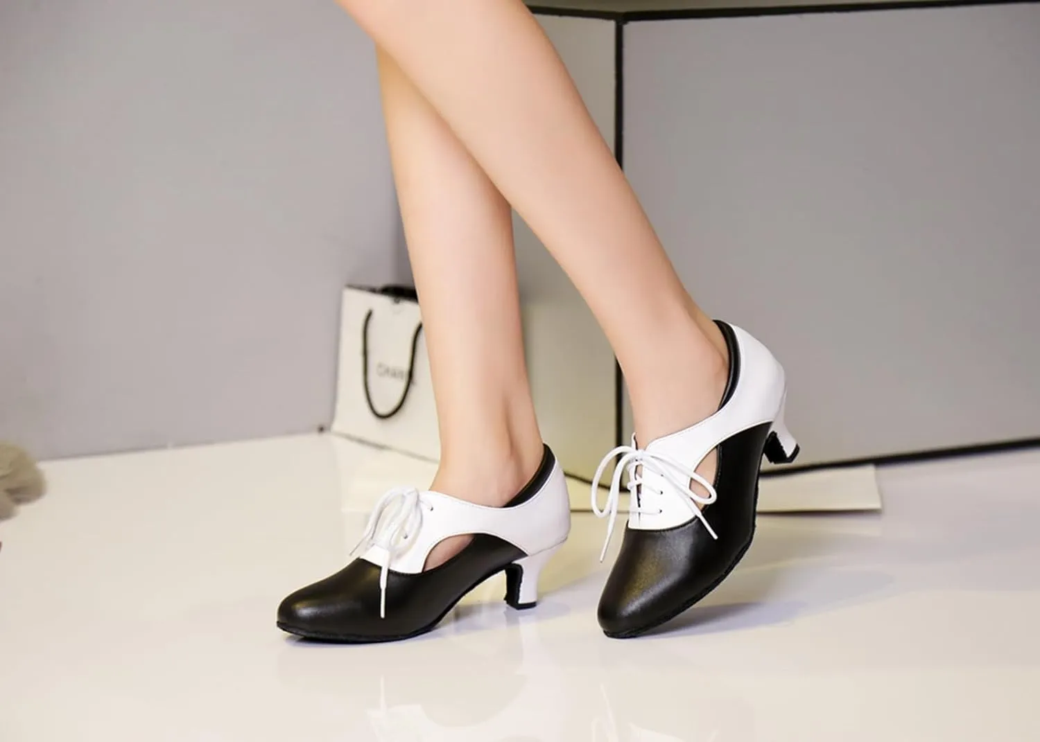 Women's Lace-up Closed Toe Leather Ballroom Tango Party Wedding Practice Performence Dance Shoes